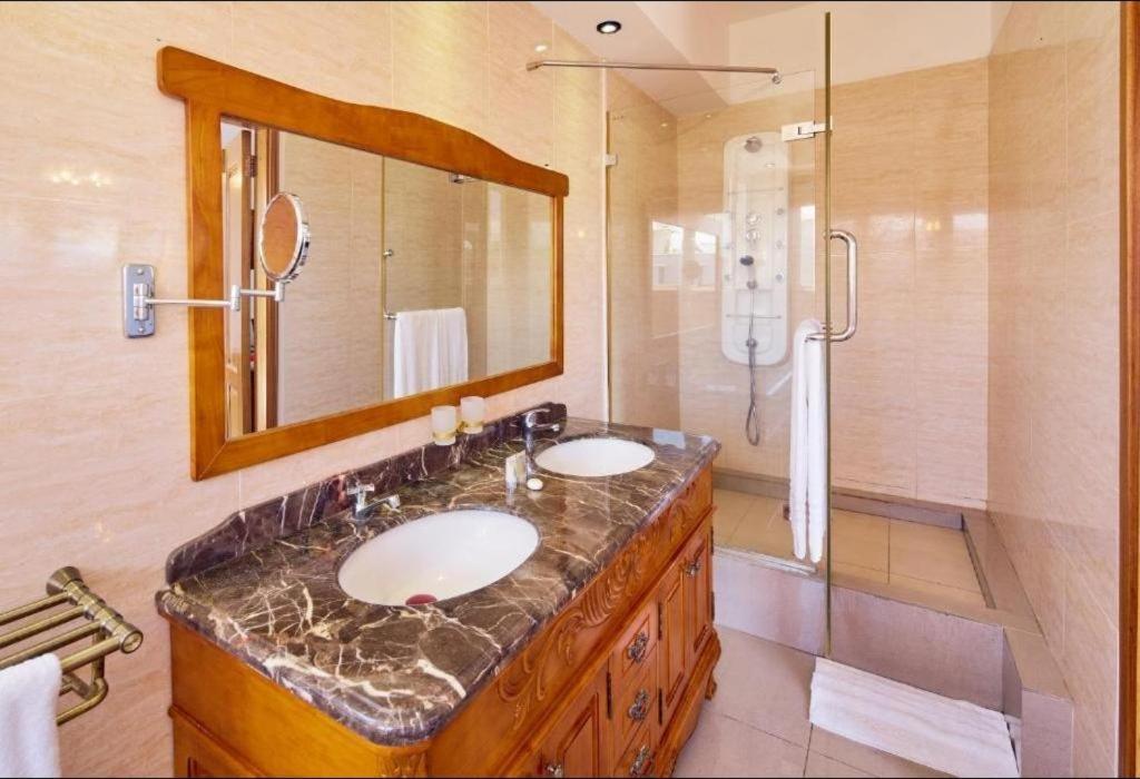 Pereybere Apartment With Breakfast And Private Balcony Pereybere Beach Buitenkant foto