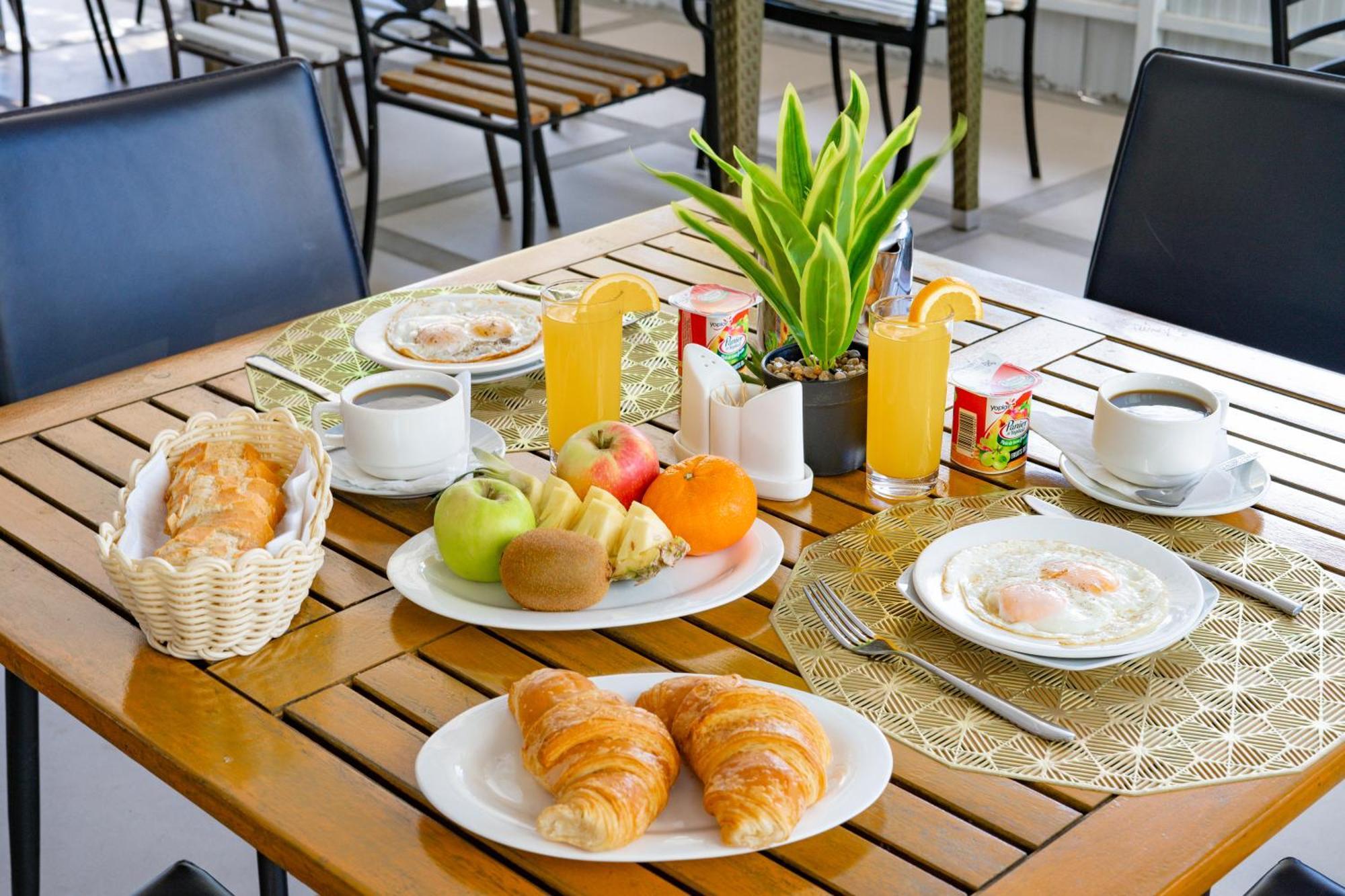 Pereybere Apartment With Breakfast And Private Balcony Pereybere Beach Buitenkant foto