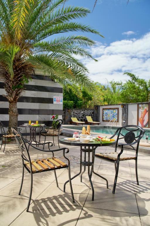 Pereybere Apartment With Breakfast And Private Balcony Pereybere Beach Buitenkant foto